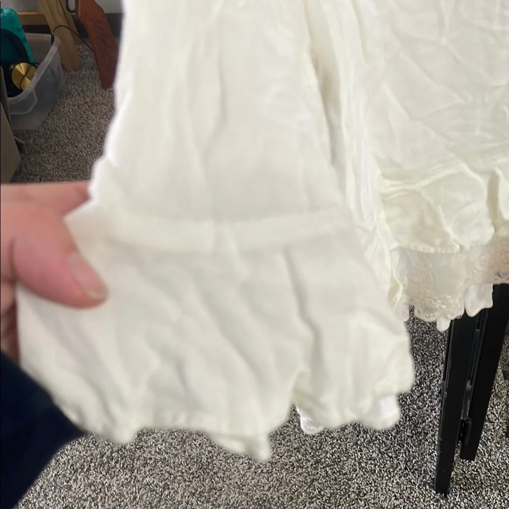 Bluheaven Elegant Boho Cream Lace Hem Ruffled Sleeve Blouse - Picture 5 of 9